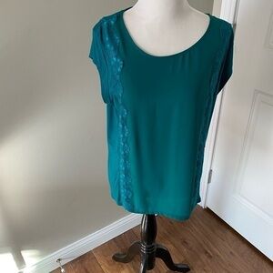 The Limited emerald green top size Large